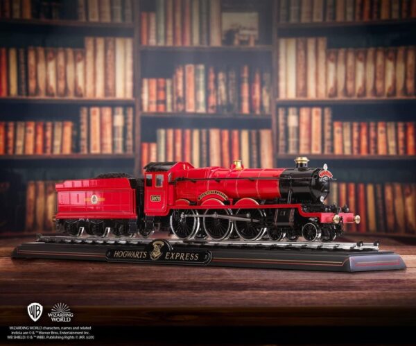 Harry Potter Poudlard Express Die Cast Train Model and Base Noble Collection