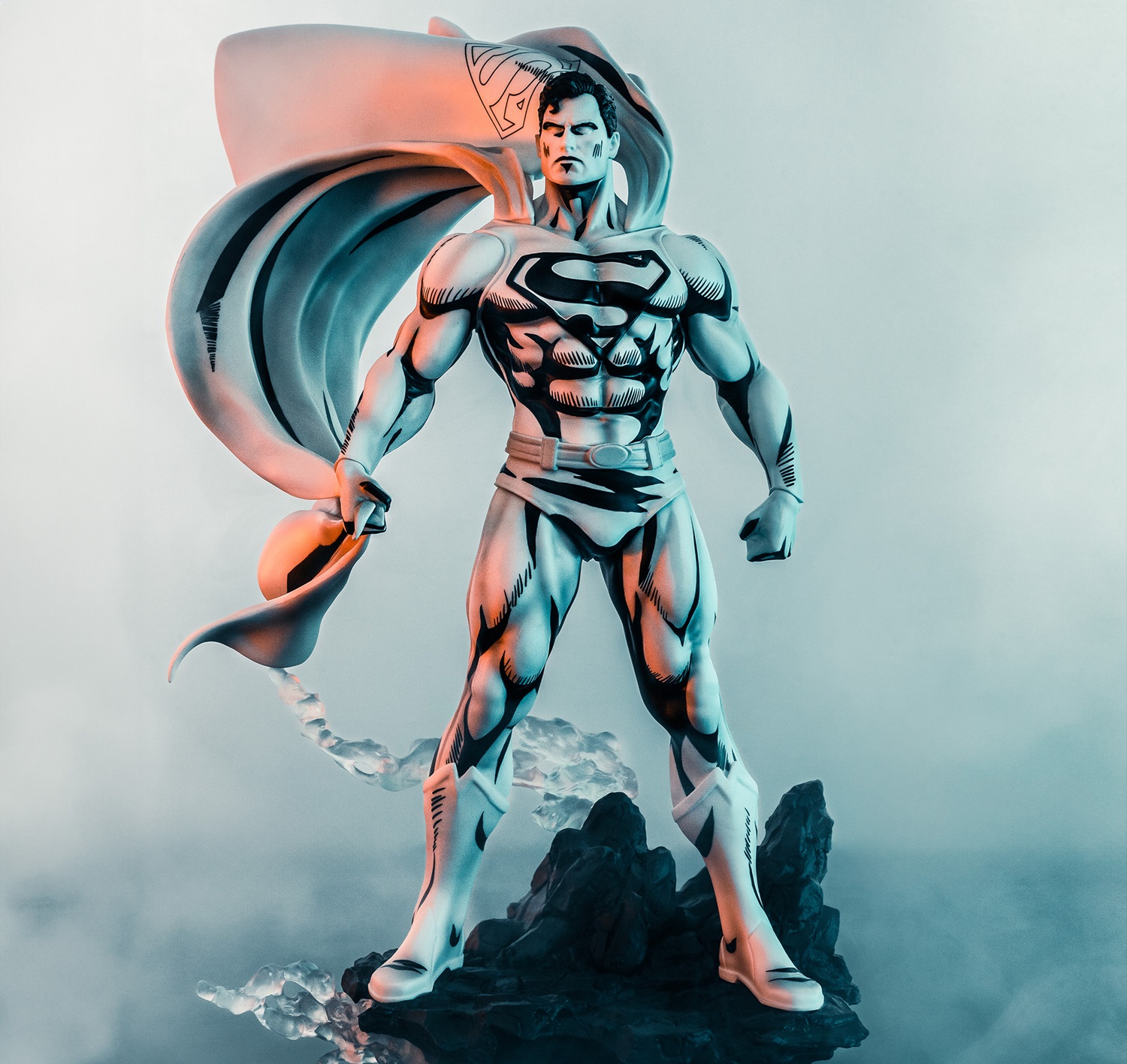 pos-0713929404735-bd6301ffc204c2b84c4f5766d63023a2.jpg DC Heroes Superman "Black & White Version" 1/8 PureArts Statue - Image 1