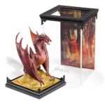 The Hobbit Smaug Noble Collection Diorama Figure