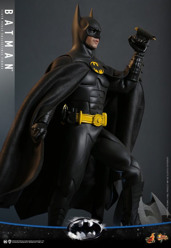 DC Batman (1989) Returns Sixth Scale Hot Toys Figure