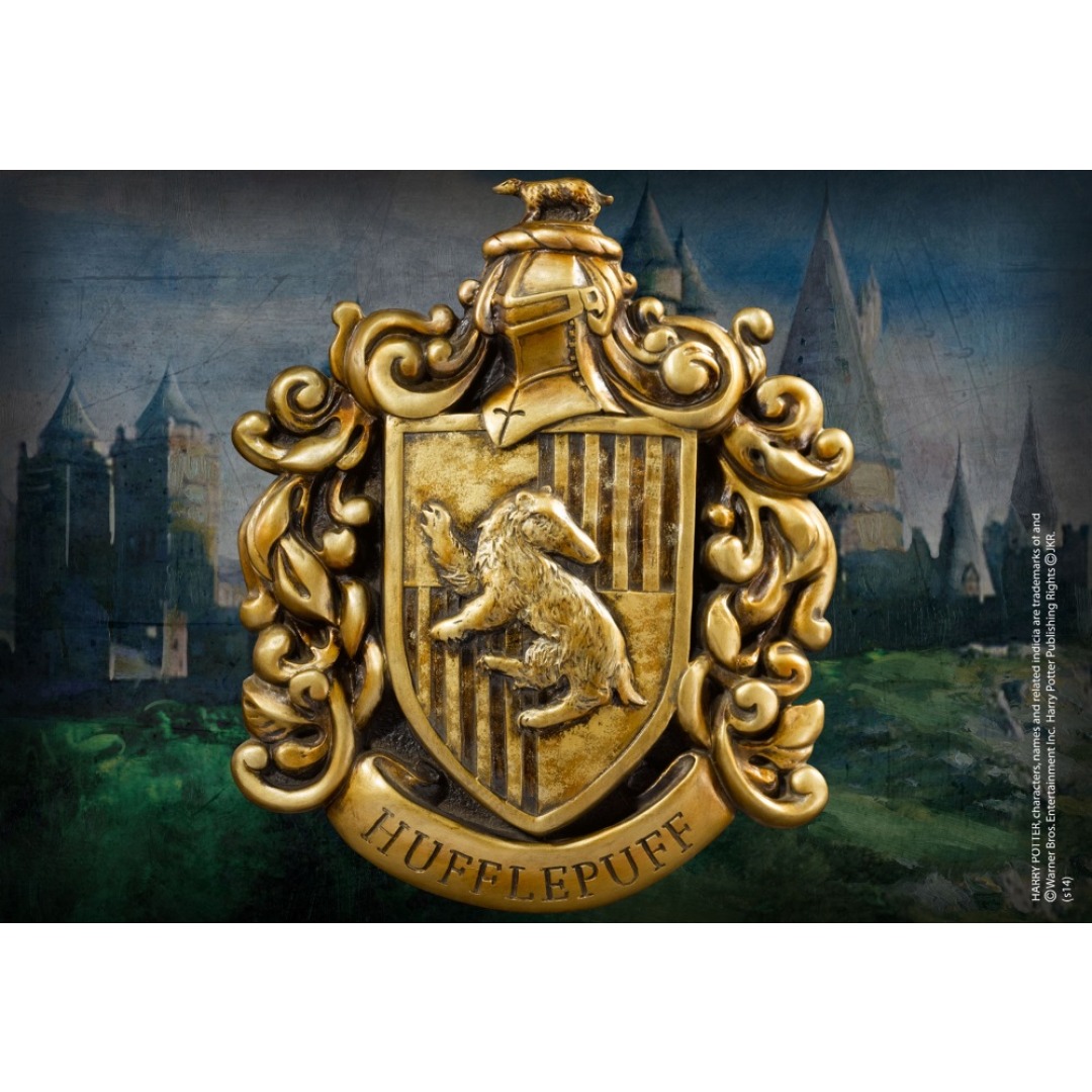 pos-0812370016693-8b28842662a5ab7fb64b73289d6c4d9f.jpg Harry Potter Hufflepuff House Crest Wall Art Noble Collection - Image 1