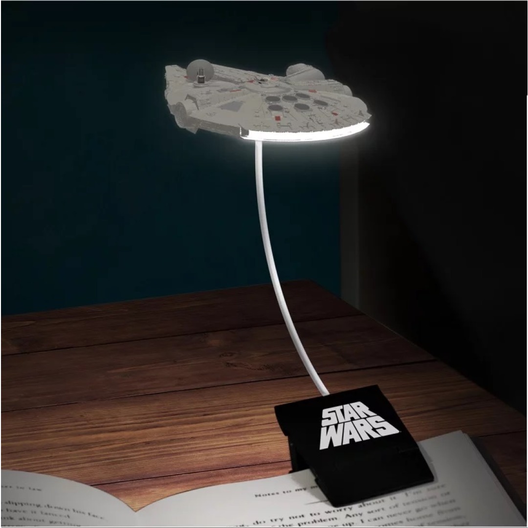 12ddec893f4389ed3e68f0c359f75f52.jpg Star Wars Millenium Falcon Book Light - Image 1