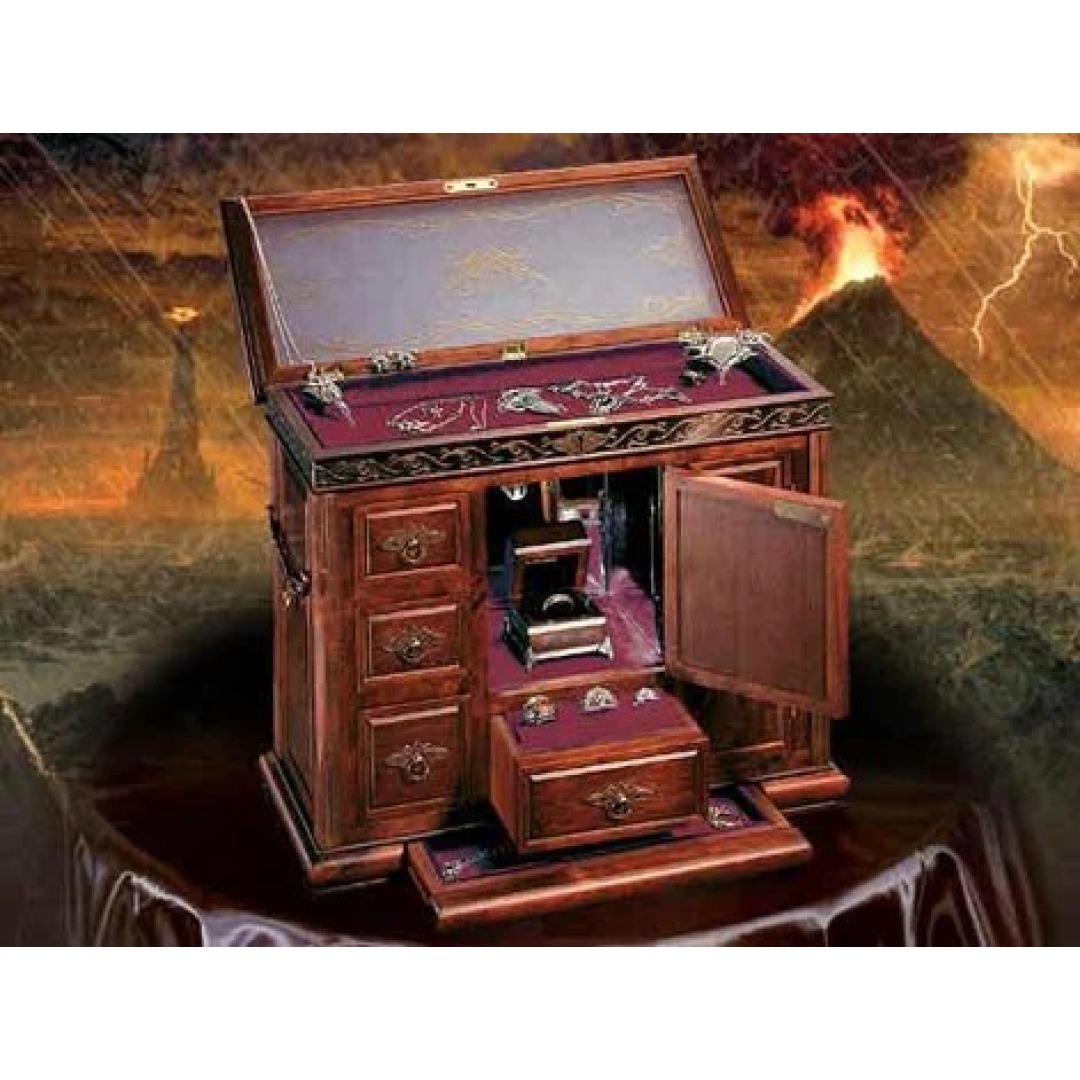 36c4573ab835fc51b64895f9544fce3b-1.jpg The Lord Of The Rings Middle-Earth Treasure Chest Noble Collection - Image 1