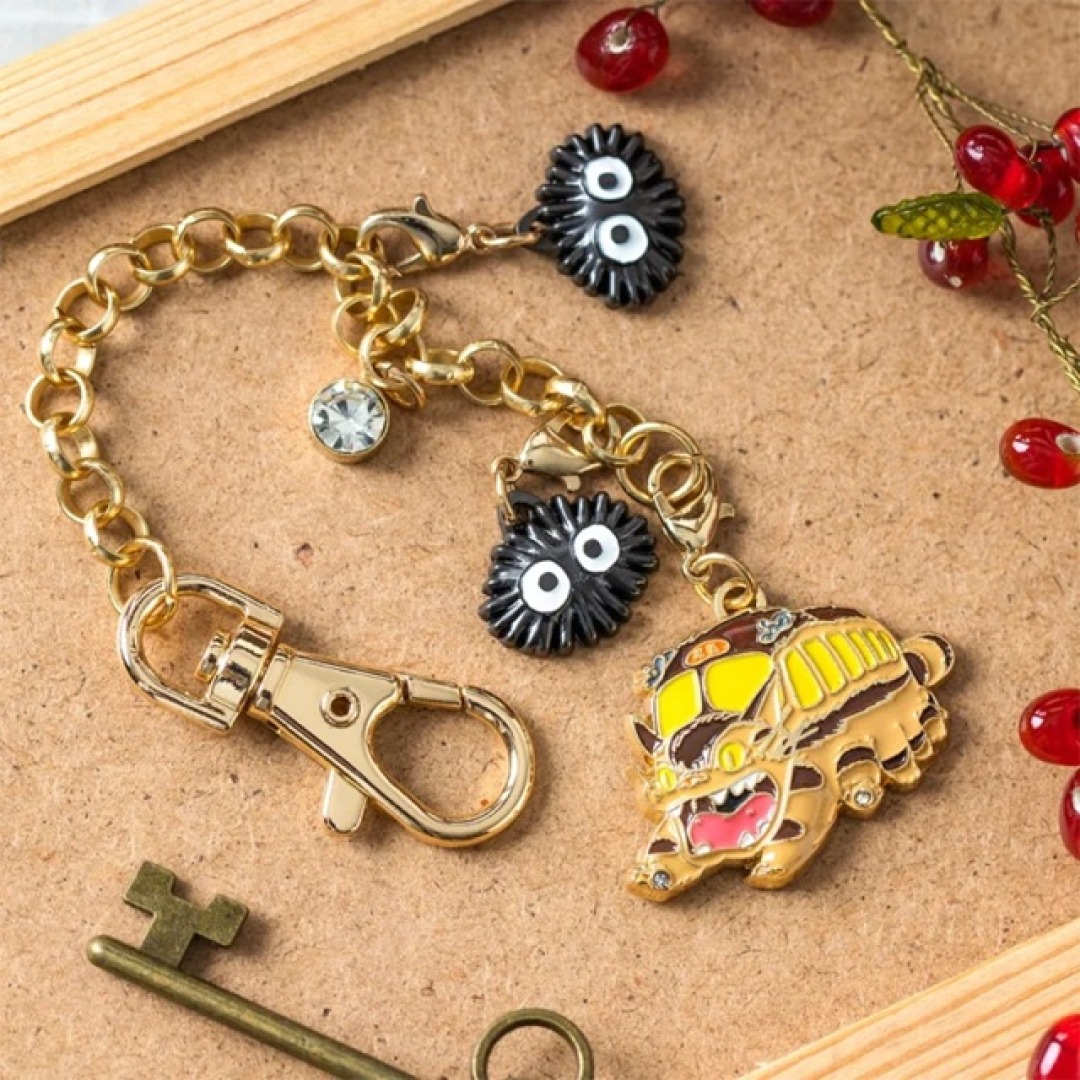 3729777350925c1a46fff8b642aeb2ac.jpg Studio Ghibli My Neighbor Totoro Chatbus & Noiraude Chainette Charms - Image 1