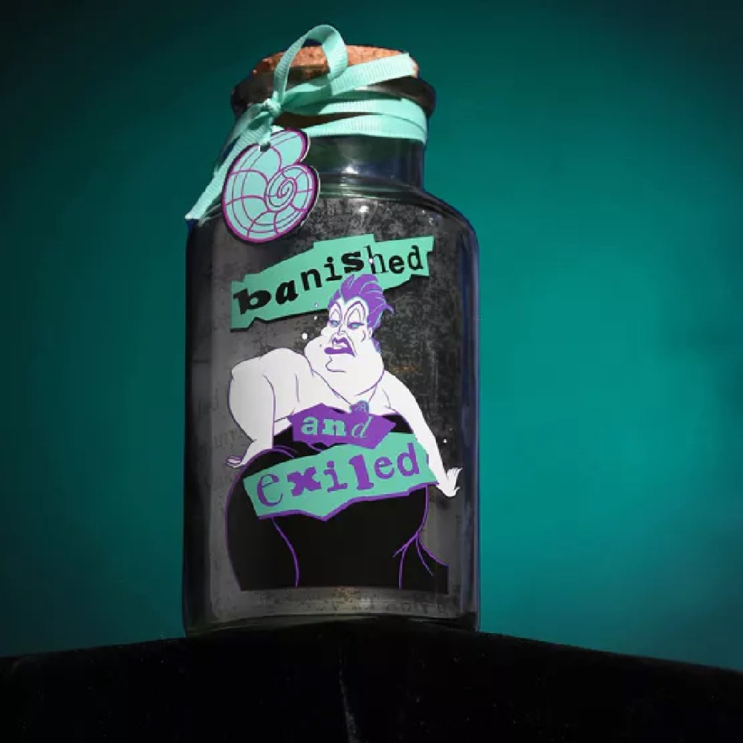 e8561e255d85771cffdb12bfd6d553b6.jpg Disney Villains Ursula Light Up Lantern - Image 1