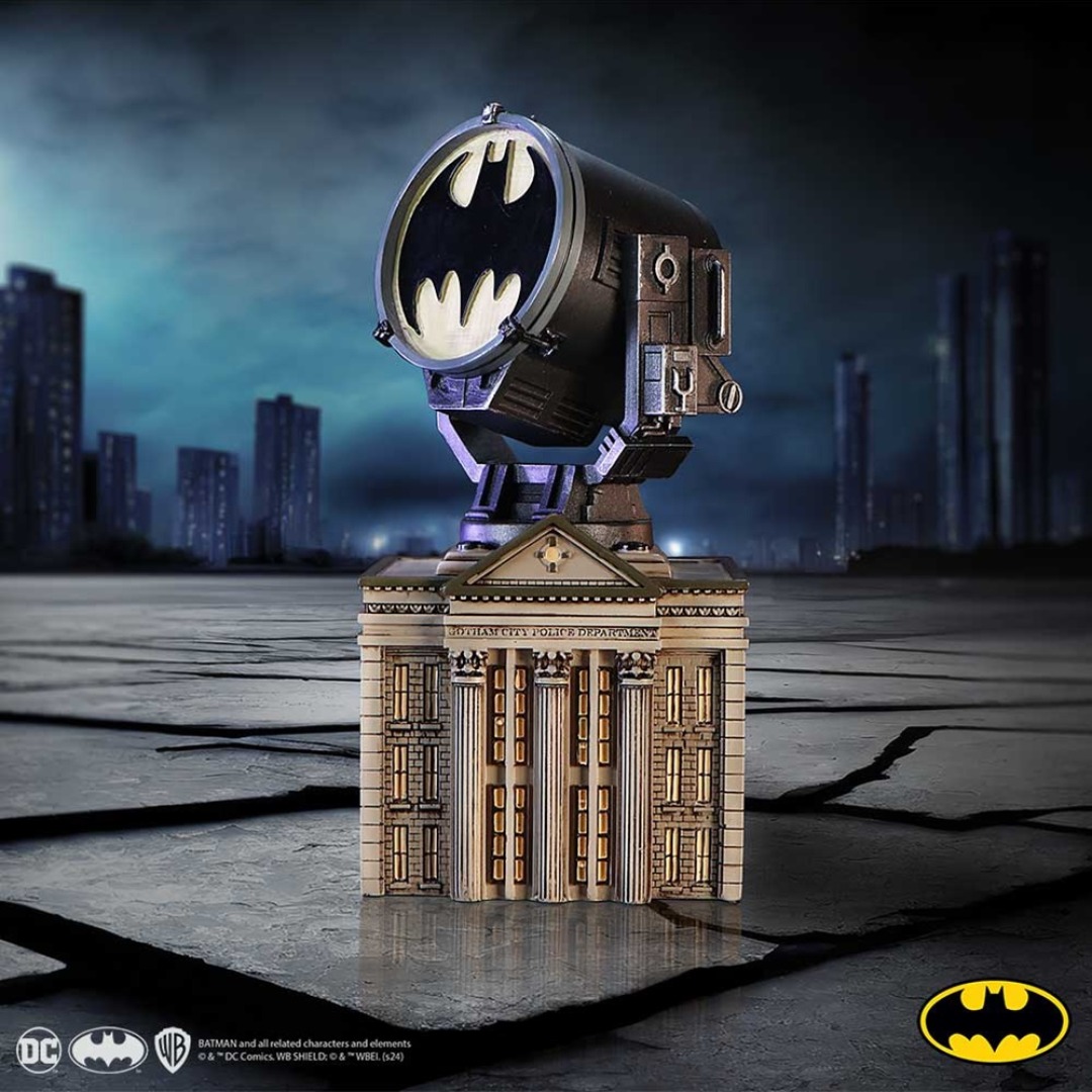 f37e014d60f7a78f597cbb787957073a-1.jpg DC Gotham City Police Department Statue - Image 1