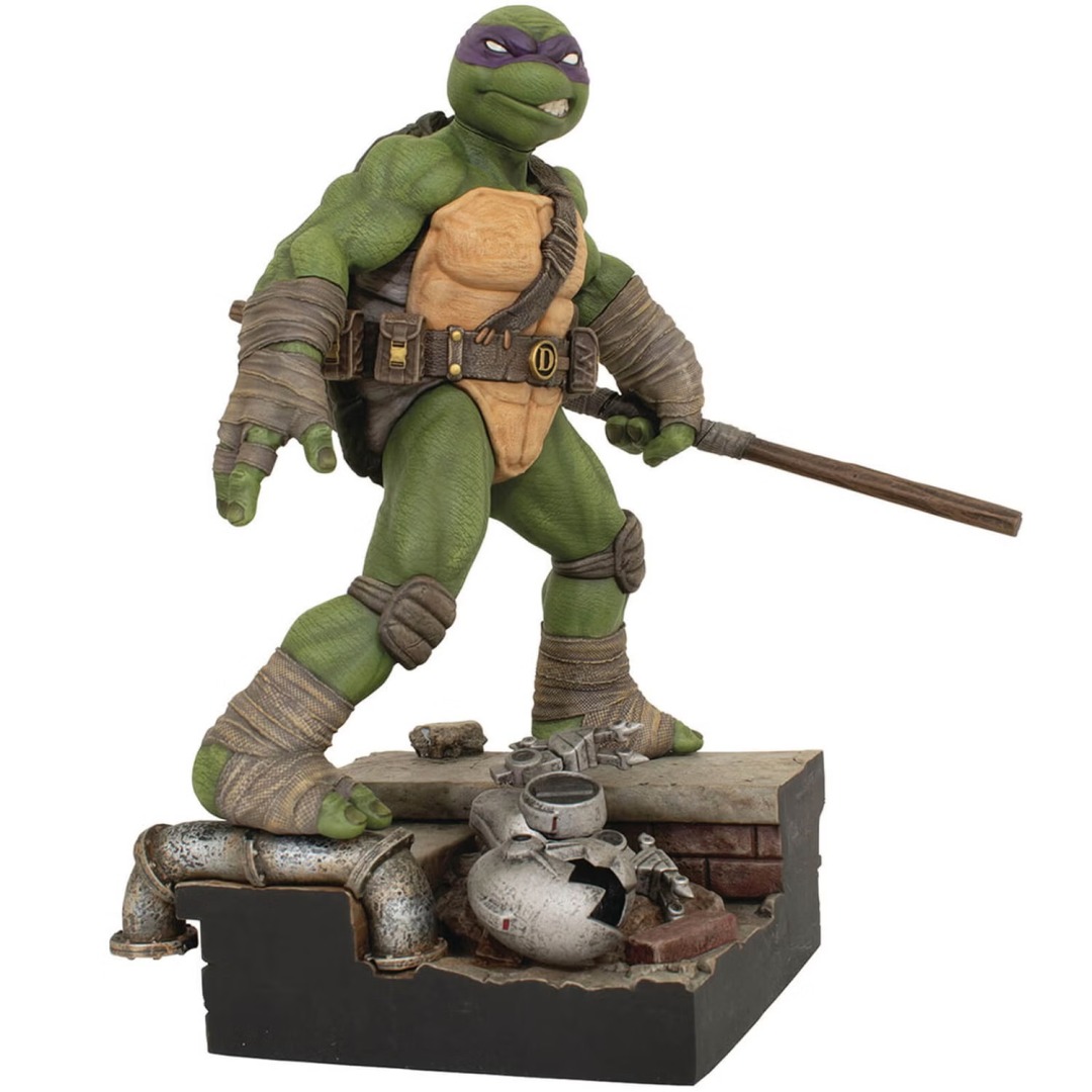 fcfa7fb6bc5441b80d00dddc80dc6f8e.jpg Teenage Mutant Ninja Turtles Donatello Deluxe Diamond Select Gallery Diorama - Image 1