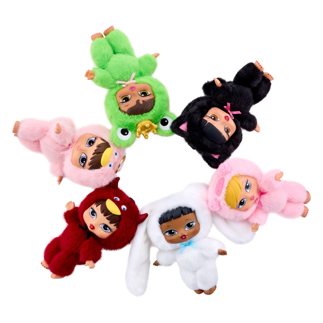 1f0fc8fdd14b87c432d0306e93b90830.jpg Bratz Bratziez Iconz Seriez Sidekick Random Plush - Image 1